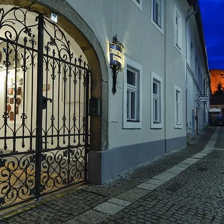 Demetrovics Udvarhaz Eger