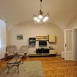 Demetrovics Udvarhaz Eger