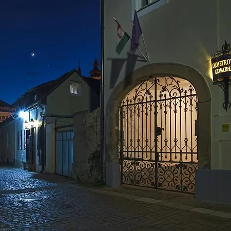 Demetrovics Udvarhaz Apartment *