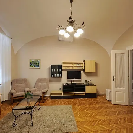 Demetrovics Udvarhaz 埃格尔