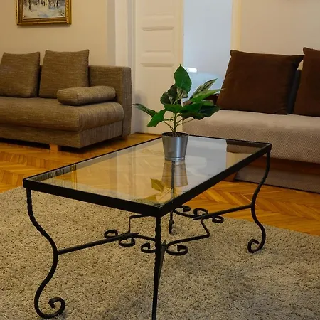 Demetrovics Udvarhaz Apartment