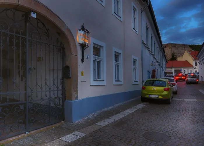 Demetrovics Udvarhaz *
